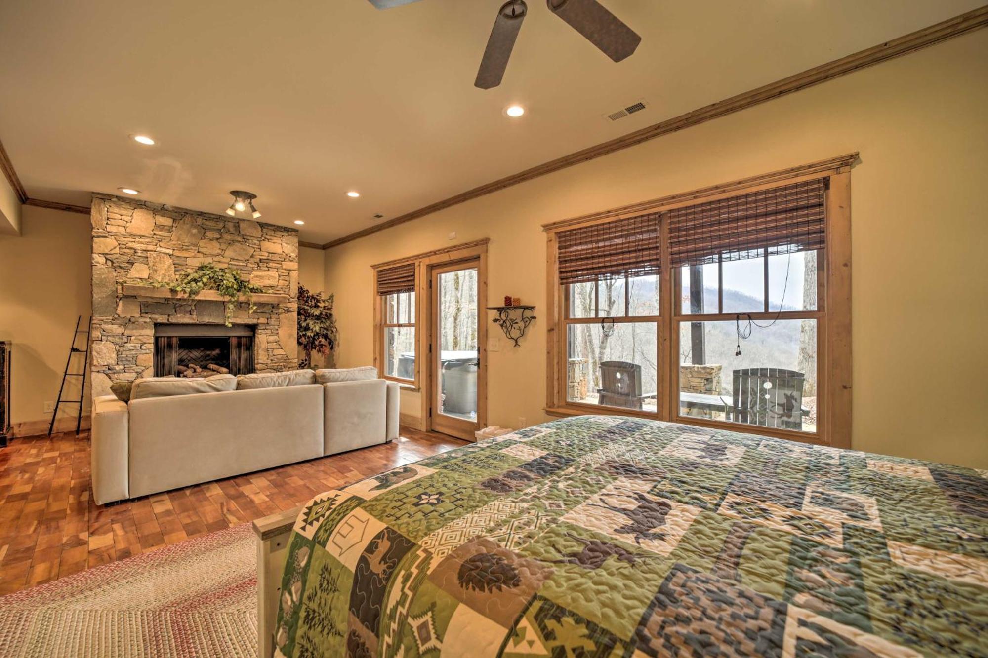 Luxury Cabin Rental In Franklin With Private Hot Tub Exterior foto